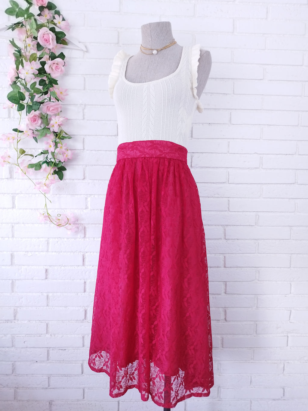Vintage 90s Long Skirt — High Waist, Thick Red Lace & Romantic Silhouette