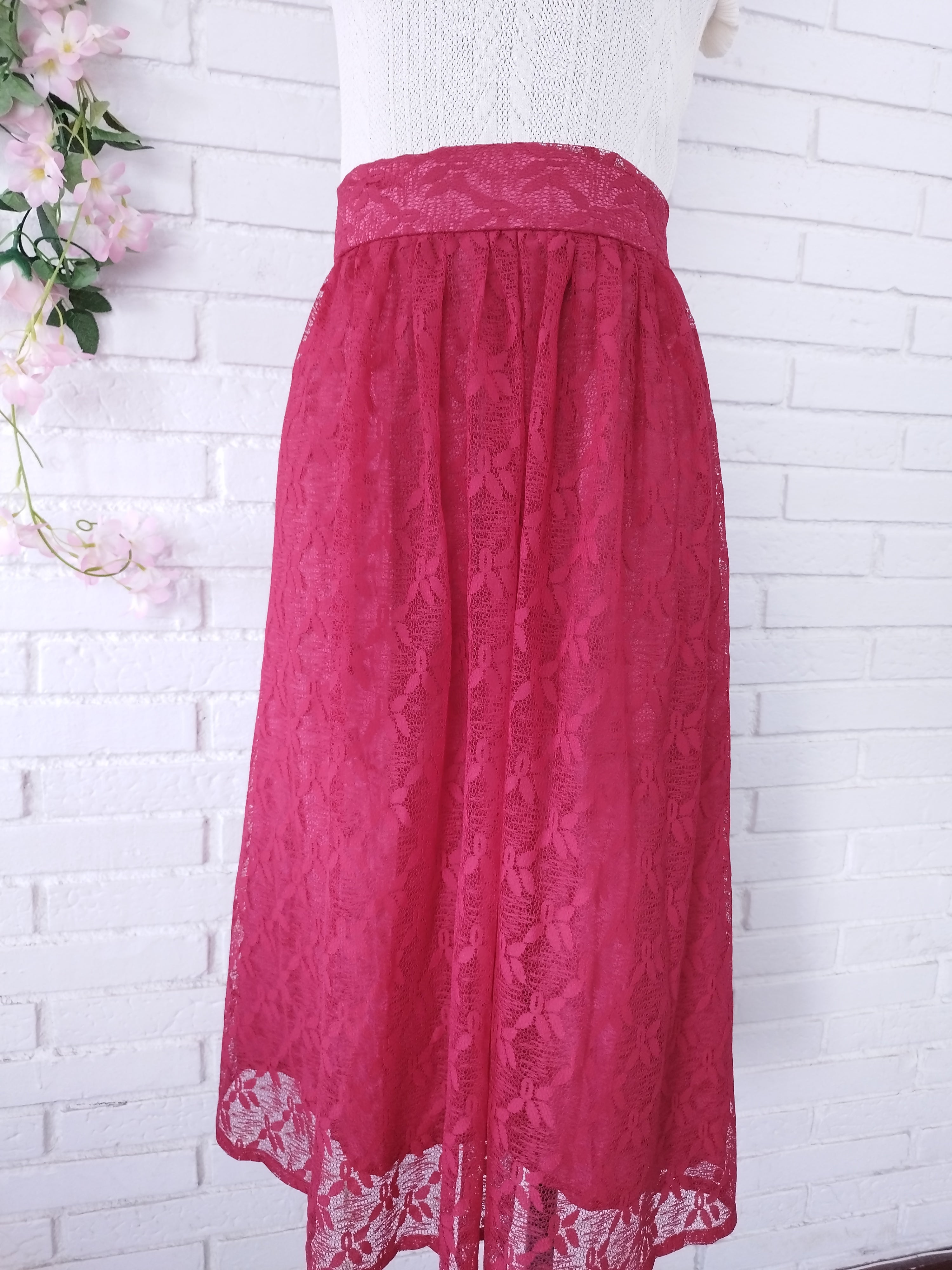 Vintage 90s Long Skirt — High Waist, Thick Red Lace & Romantic Silhouette