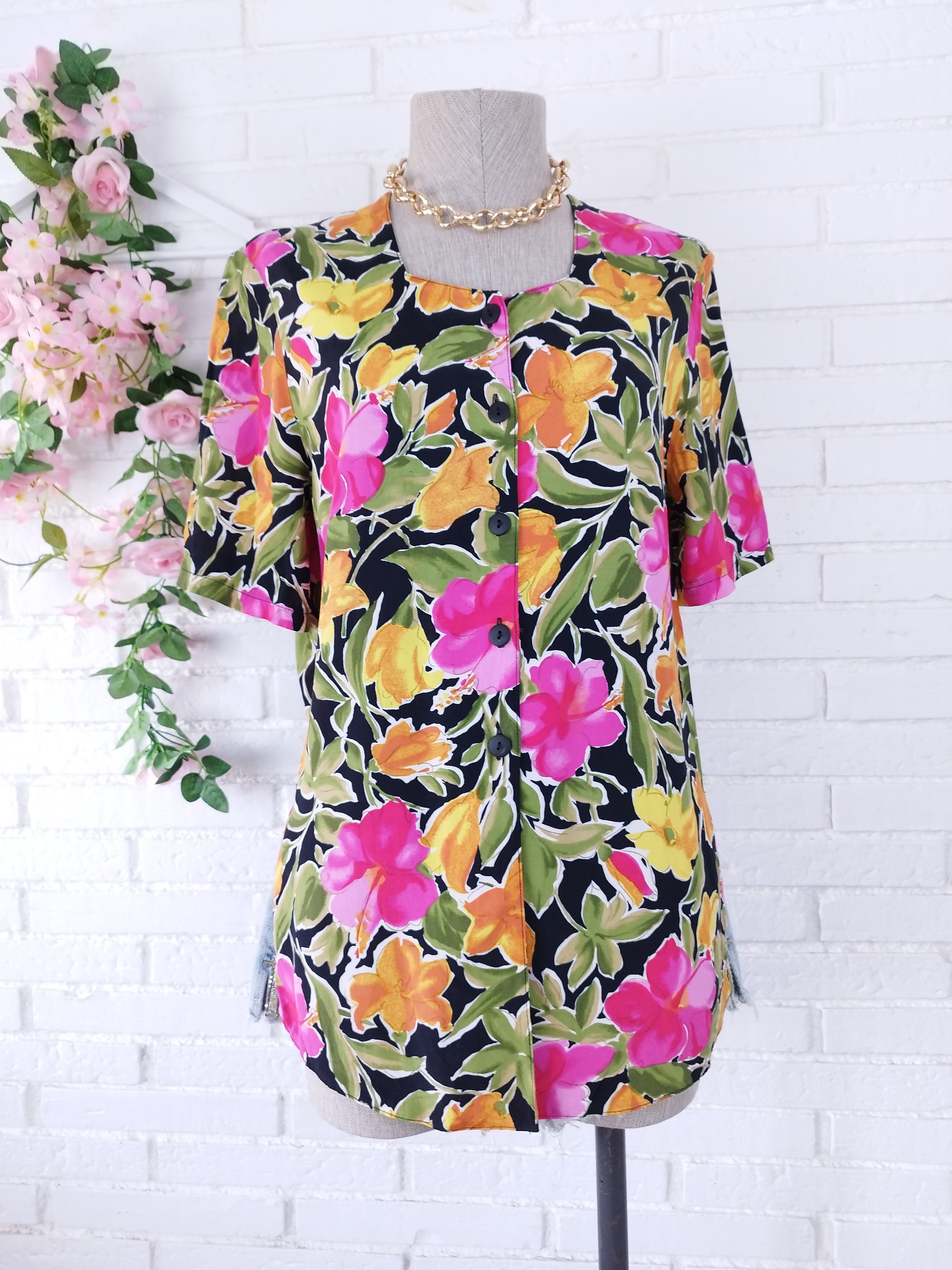 Vintage 90s Blouse — Short Sleeves, Square Neck & Summer Floral Print