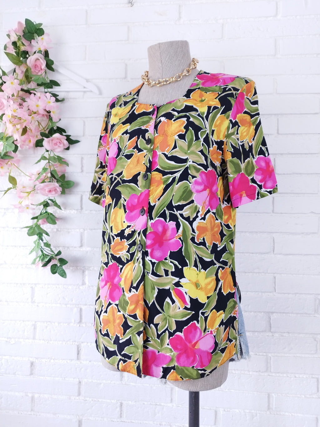 Vintage 90s Blouse — Short Sleeves, Square Neck & Summer Floral Print