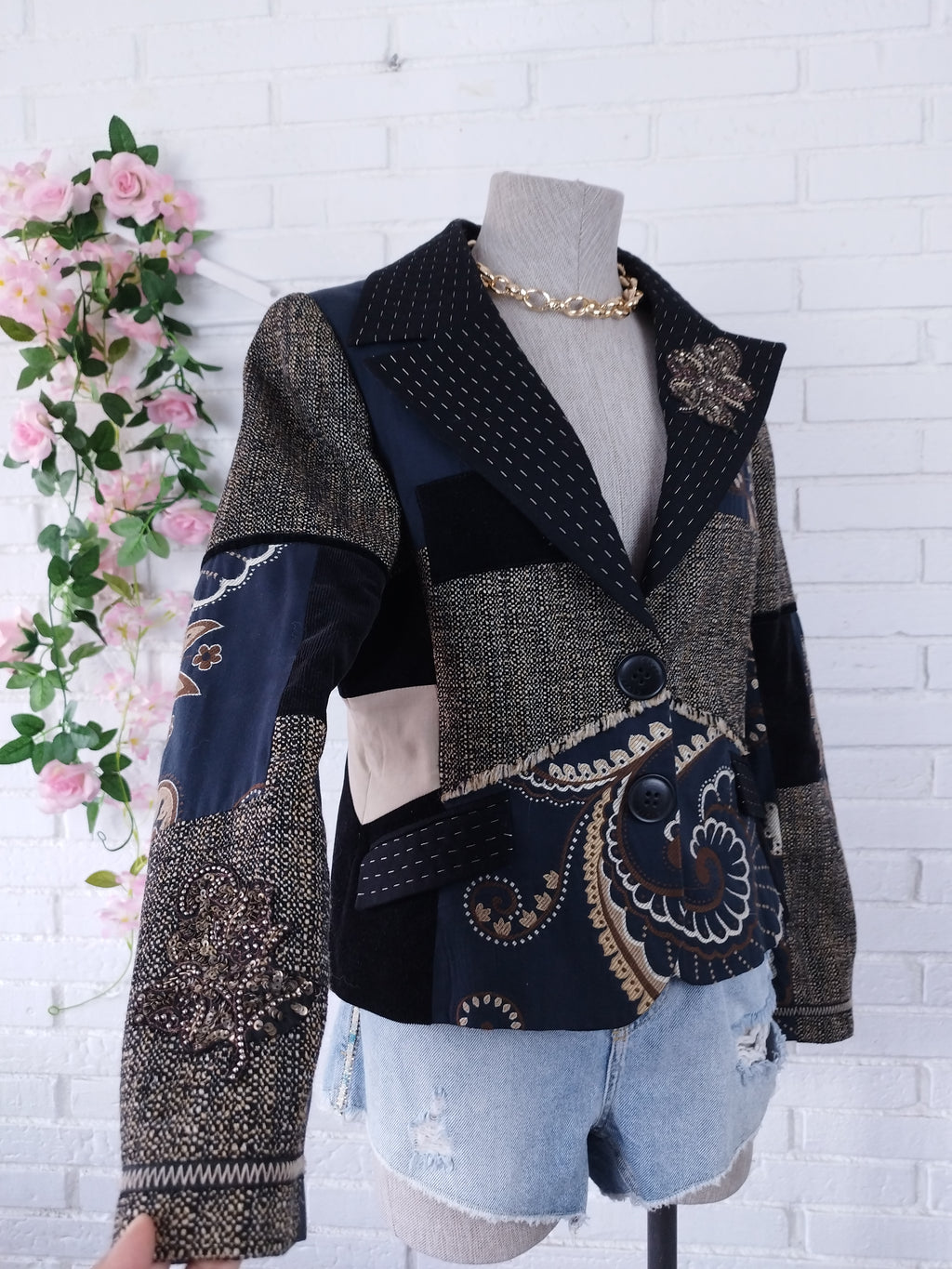 Vintage  Y2K Patchwork Blazer — Mixed Textures, Embroidery & Classic Cut