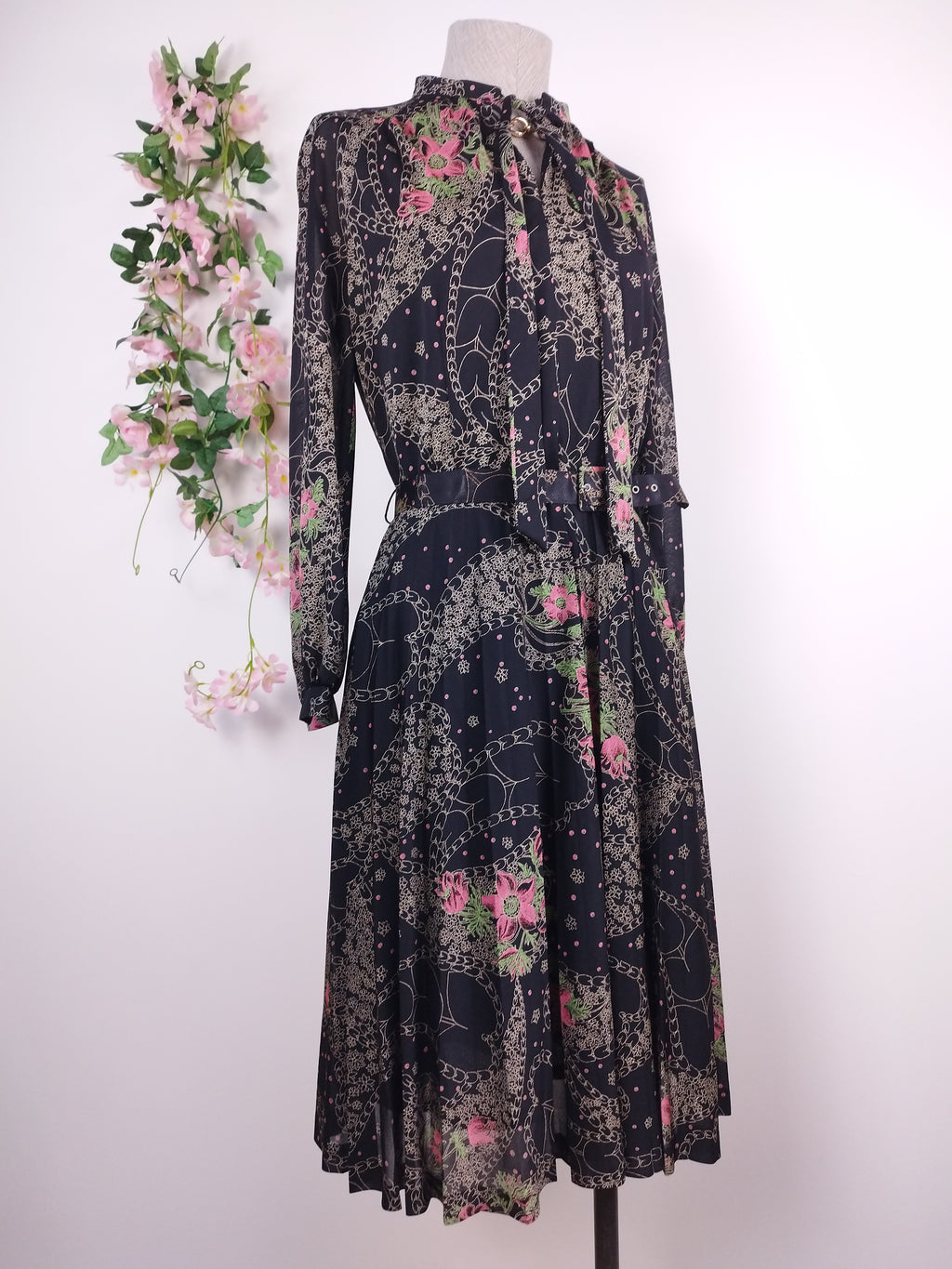 Vintage 80s Dress — Long Sleeves, V-Neck, Neck Tie & Matching Belt