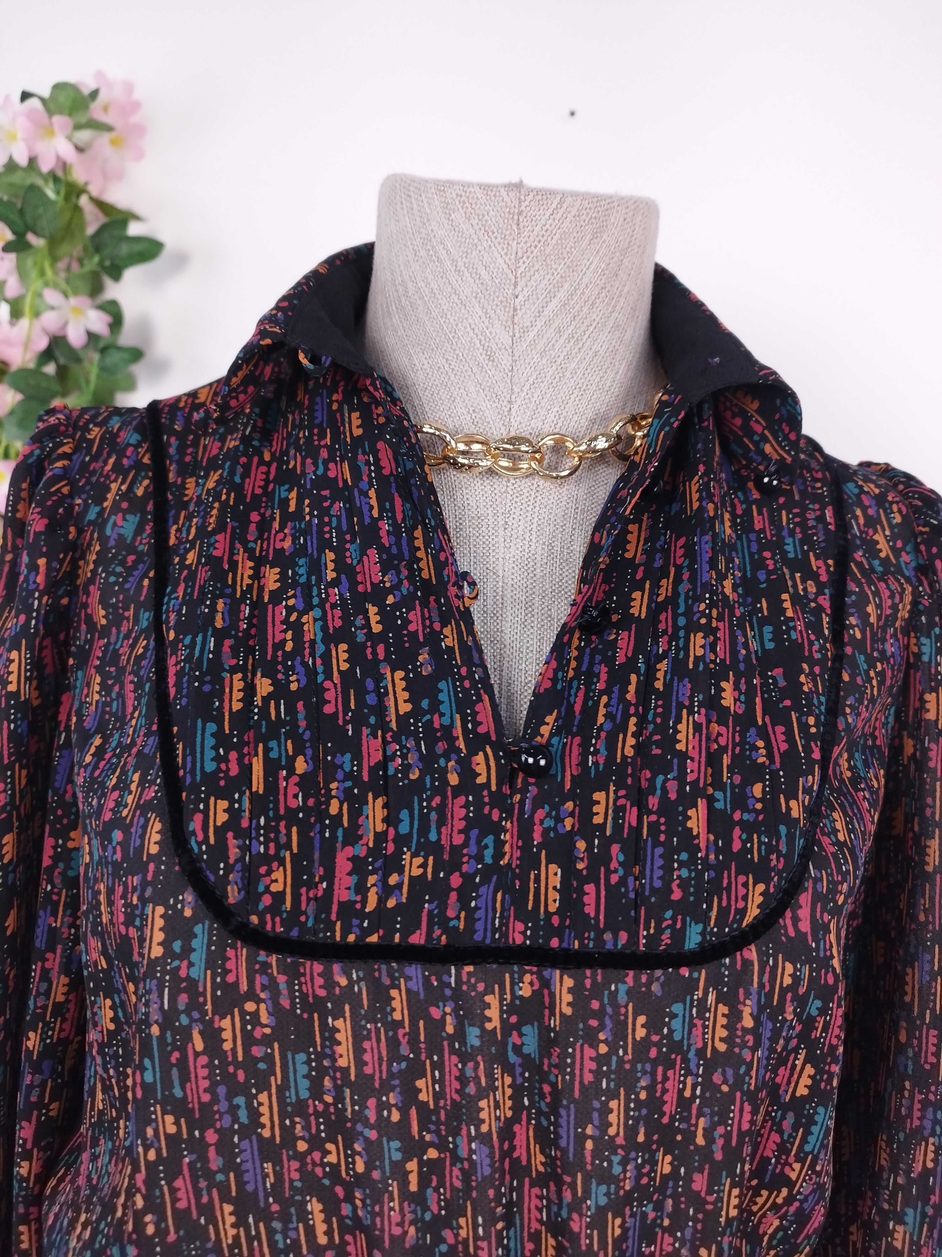 Vintage 80s Shirt Dress — Long Sleeves, Elastic Waist, Fluid Print & Excellent Condition