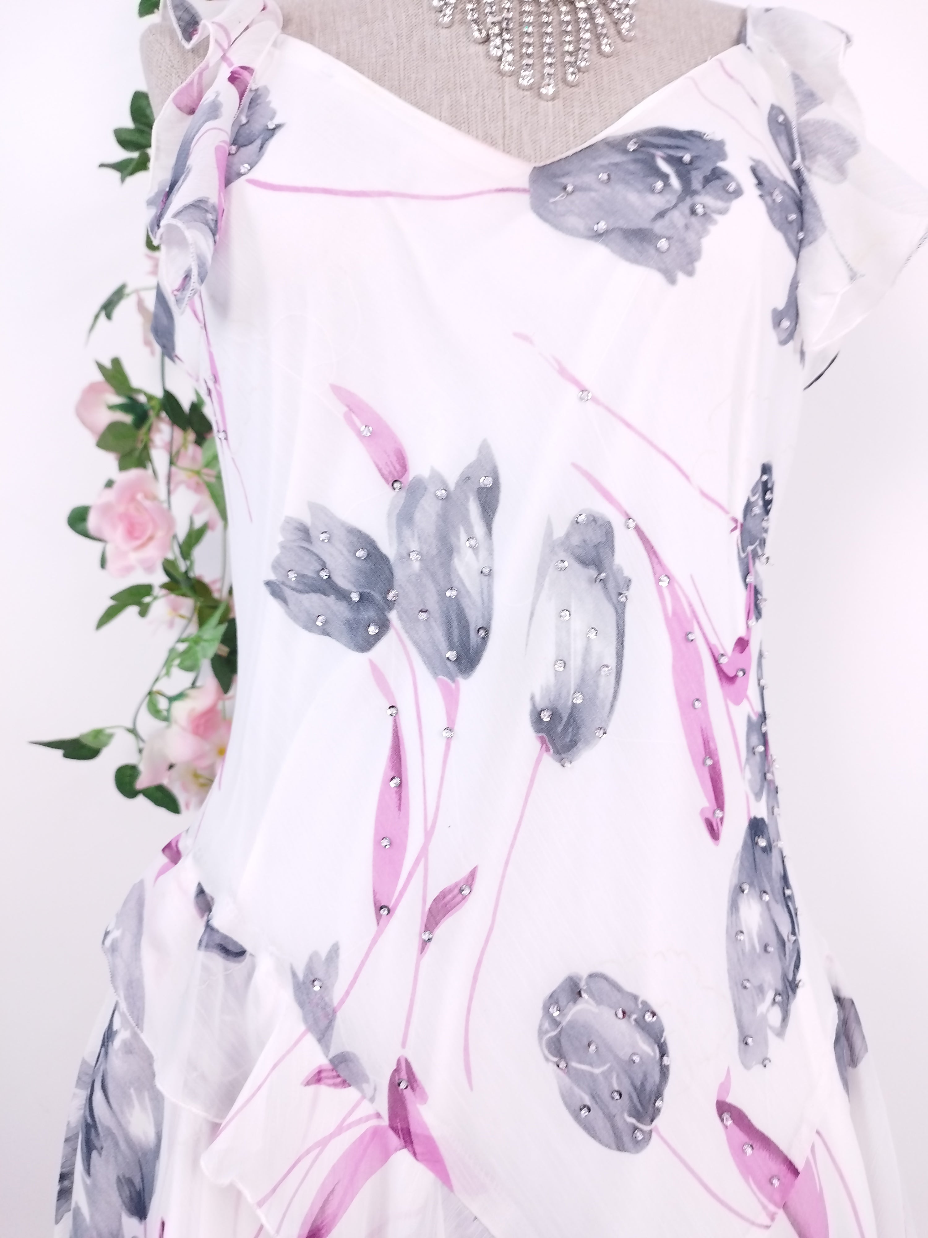 White floral Y2K chiffon dress — Vintage 2000s ruffled wedding guest
